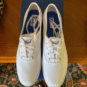Keds traditional lace up 7.5 S tennis shoes